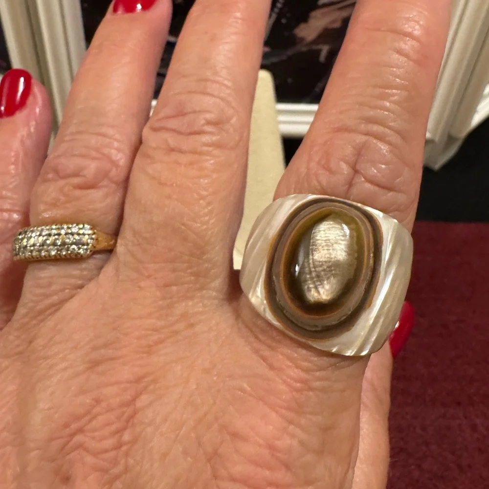 Fabulous unique mother of pearl natural shell ring